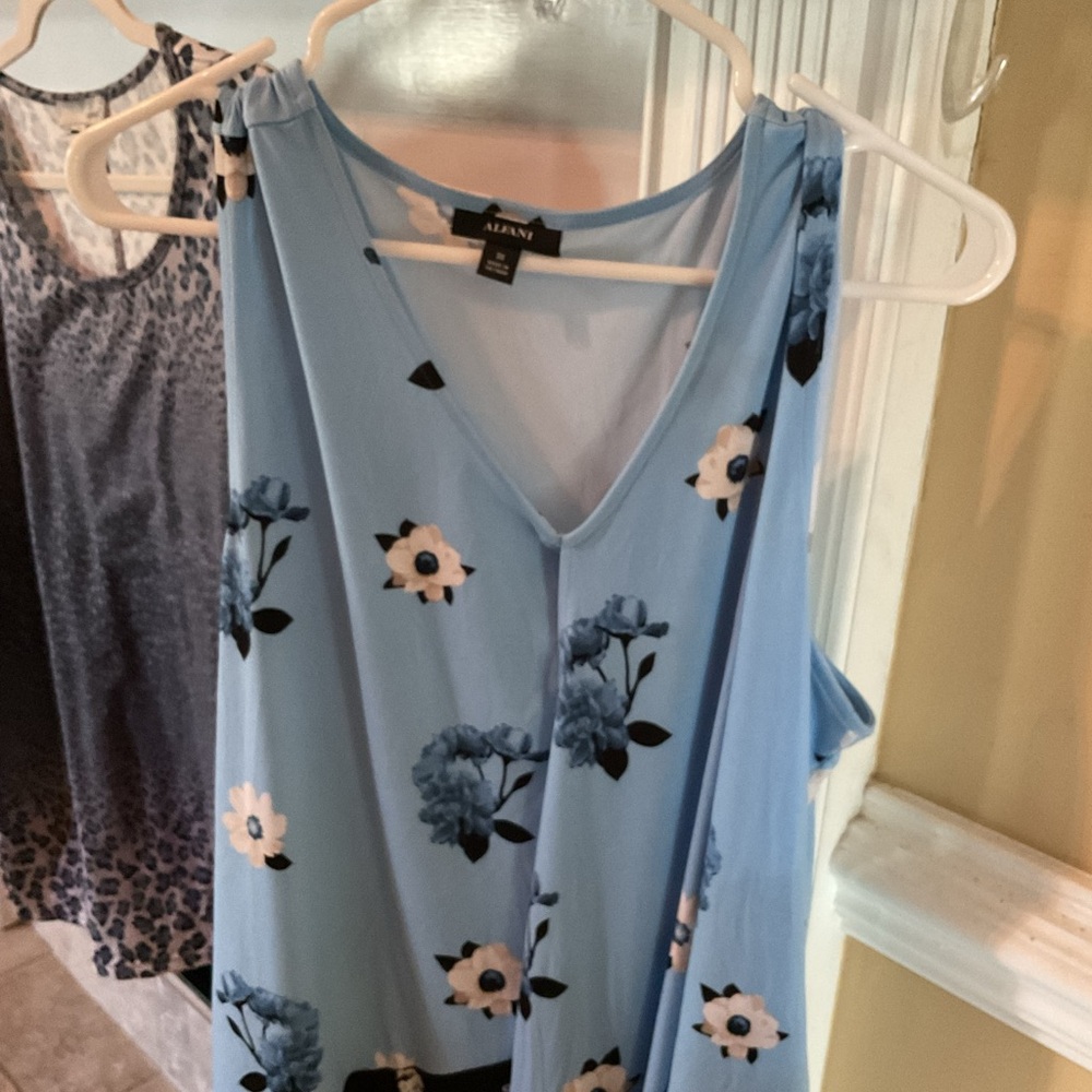 3 pieces, first 2 new without tag. Plus 3XL. Very nice
